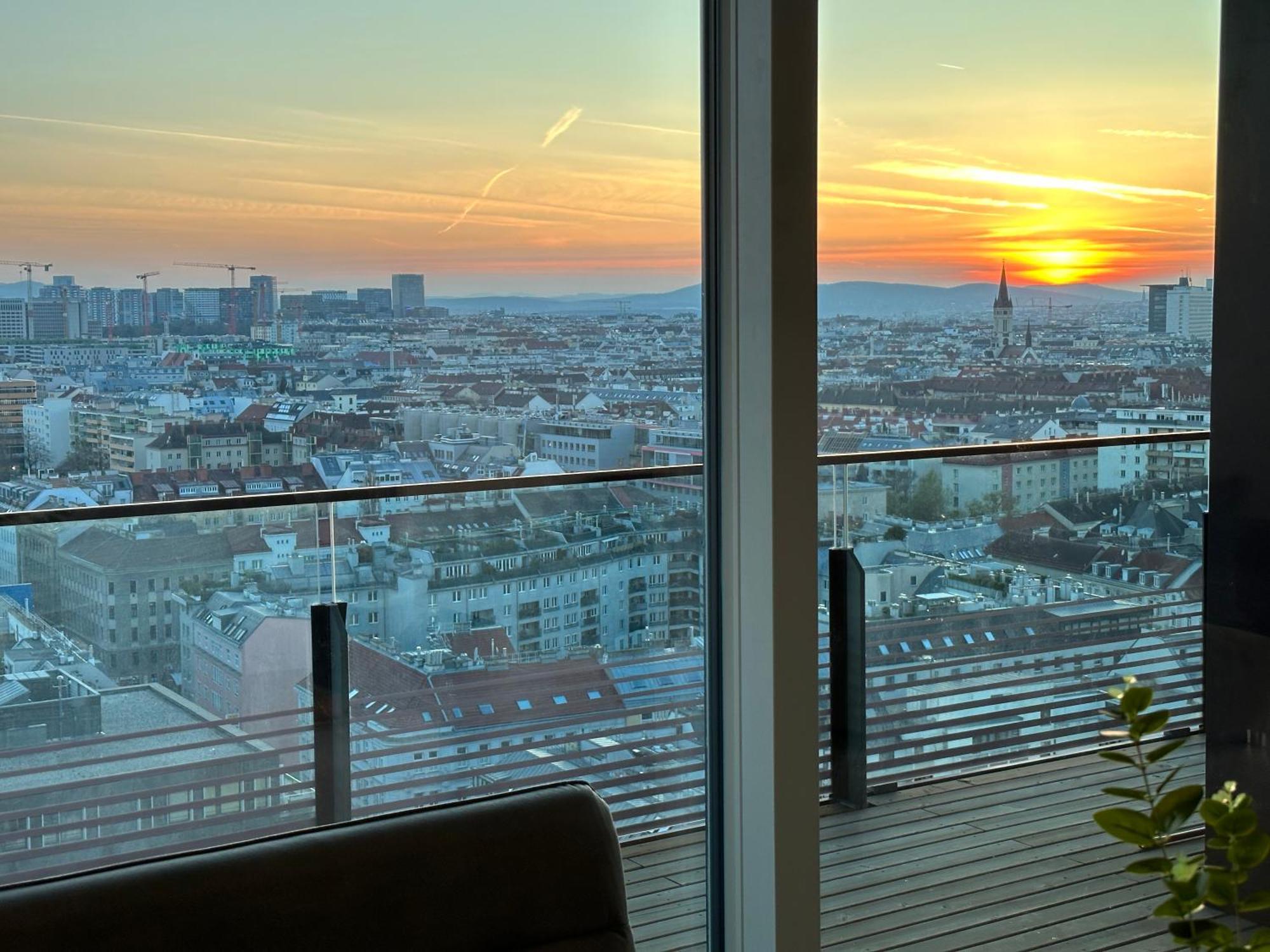 Panorama Sky Apartment I Rooftop Pool I Metro Station Wien Exteriör bild