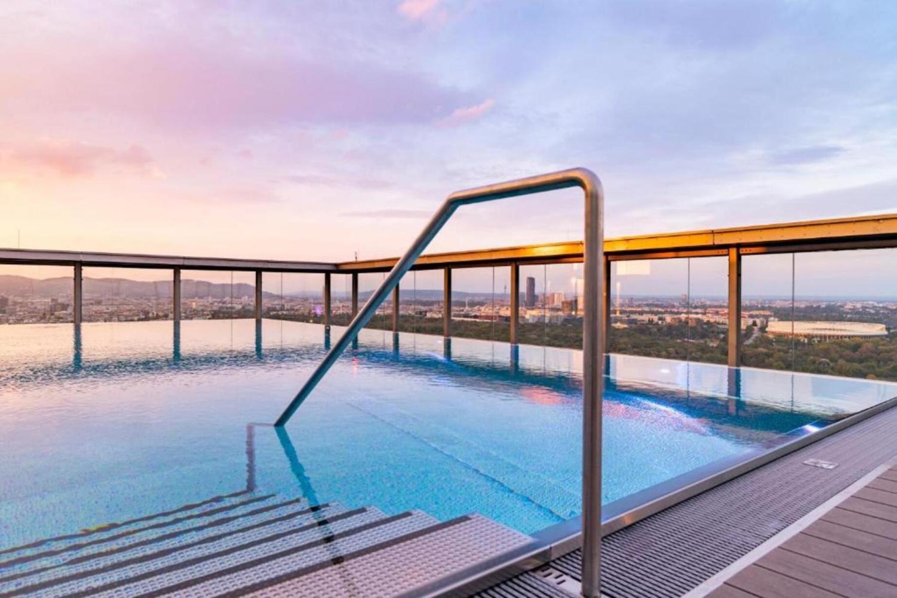 Panorama Sky Apartment I Rooftop Pool I Metro Station Wien Exteriör bild