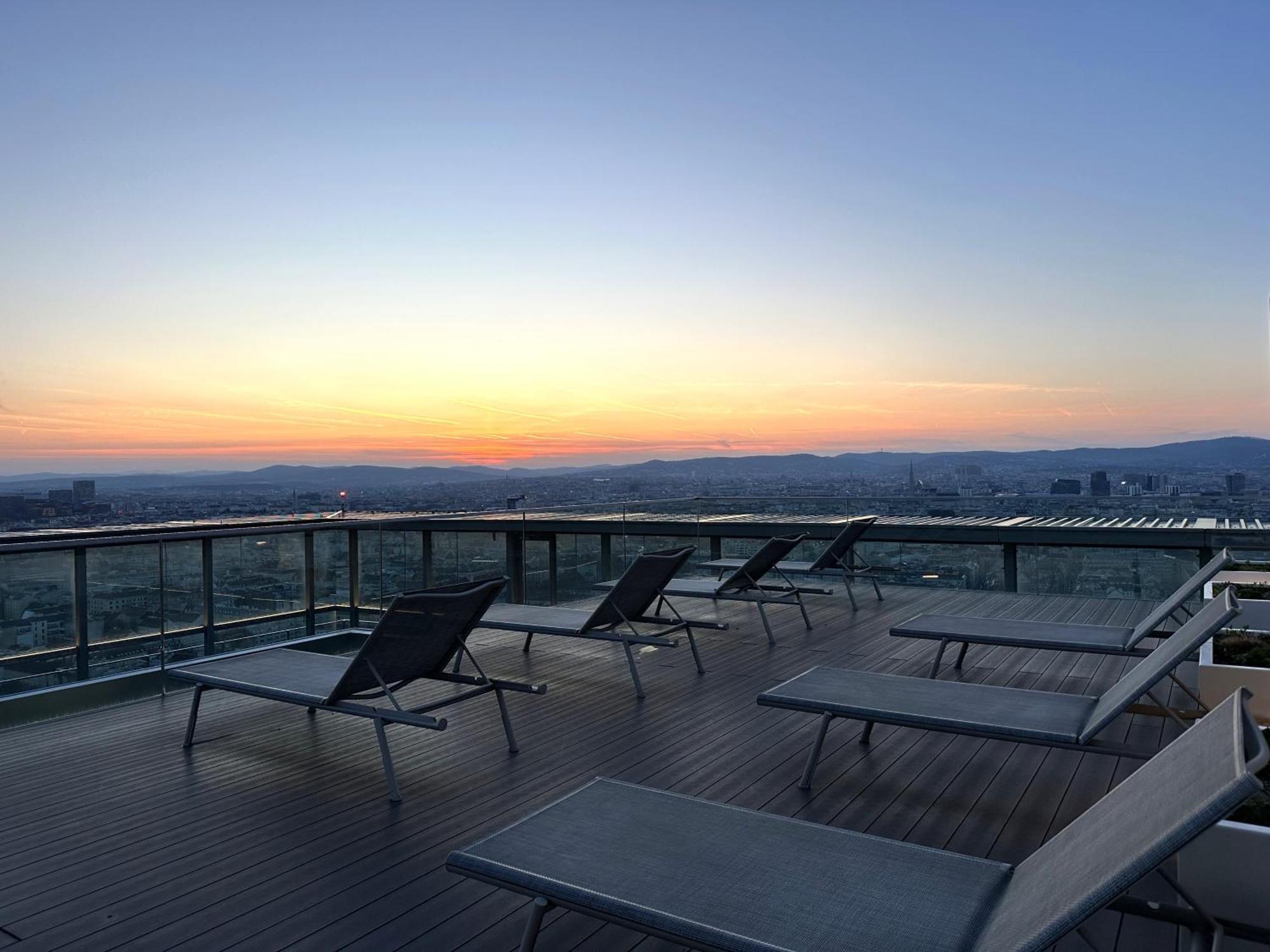 Panorama Sky Apartment I Rooftop Pool I Metro Station Wien Exteriör bild
